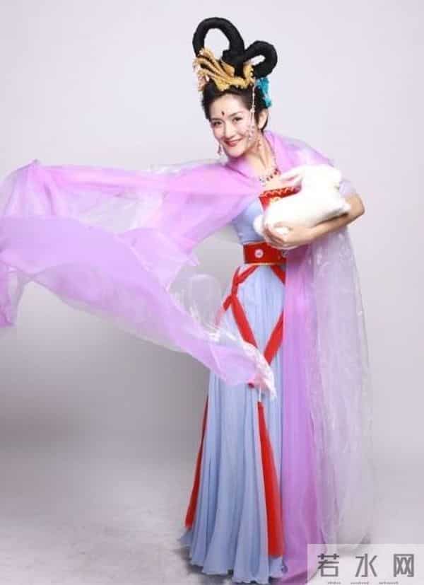 回顾谢娜在《百变大咖秀》中的各种装扮,娜姐真是扮啥像啥