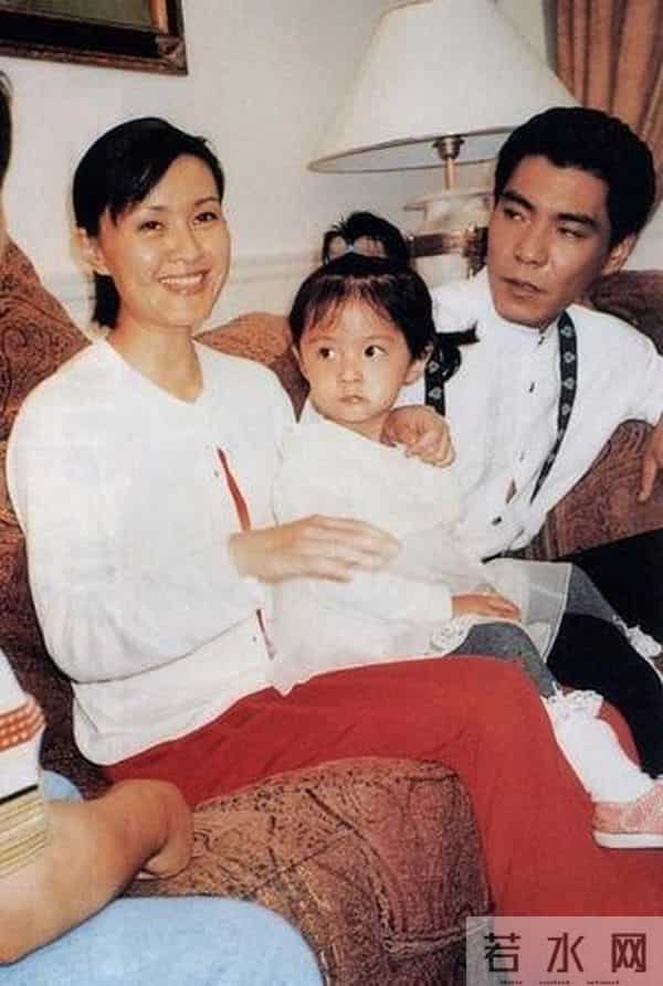 她7岁演小萝卜头 大二搭戏陈佩斯刘晓庆 央视春晚首位英语主持