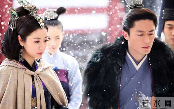 林心如原形毕露？和5位半裸男聚会照片被扒出，网友：尺度太大