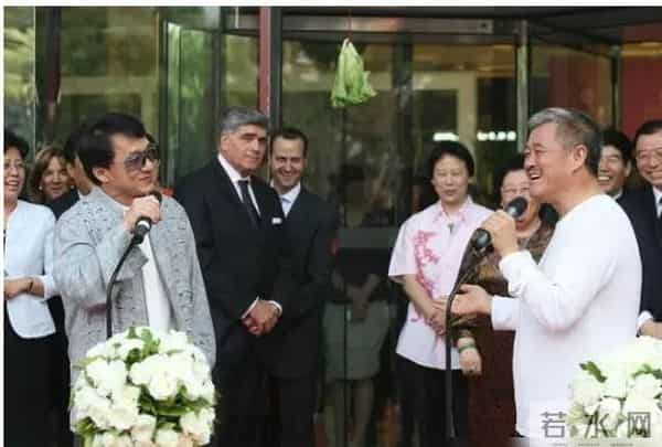 2014年，成龙高调举办60岁寿宴，各路明星巨贾纷纷捧场。