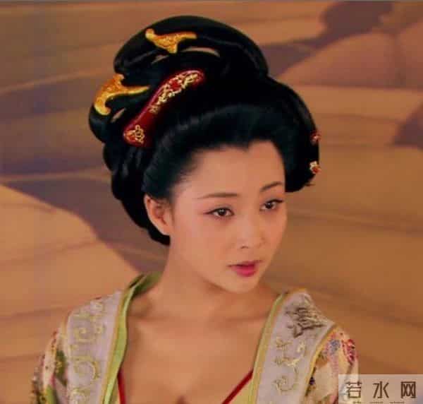 殷桃的坎坷情史：深陷包养门的同时，还被搅进两男三女的爱恨纠葛