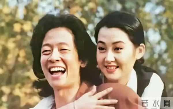 同样背靠京圈,把关晓彤、刘浩存和徐静蕾放在一起,差别就大了