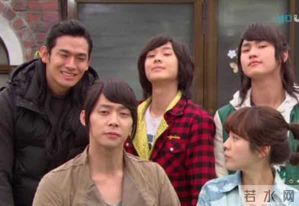 《屋塔房王世子》10年后，2人退圈，1人离婚，2女主年近40未婚