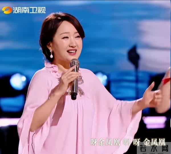 杨钰莹中秋晚会唱哭全场:十年沉寂因远华案,一代人青春醒了