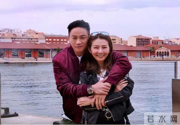 何润东：三次表白孙俪被拒，41岁娶柜姐为妻，恩爱多年无子也幸福