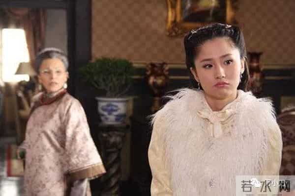 万小刀：征服俄罗斯的“三级女星”