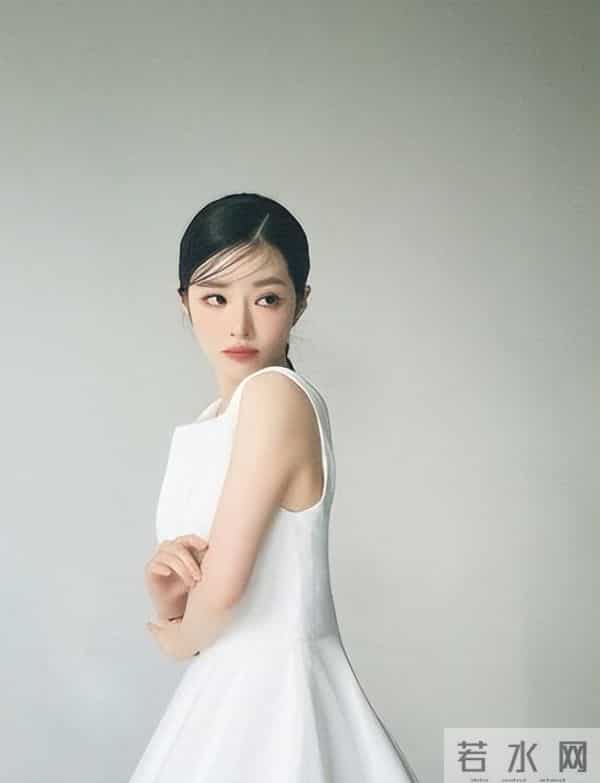 胜利一出狱「秒带网红女友出国玩」！甜蜜约会全被目击 女方回应了