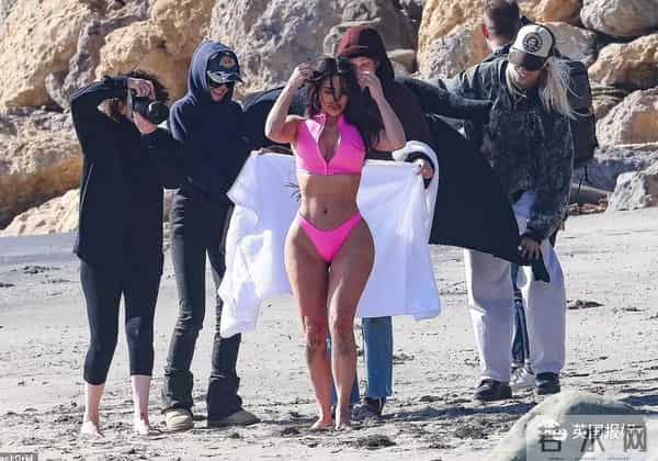 金卡戴珊离婚又分手后变化超大！素颜出镜惊呆网友，参演爆火美剧