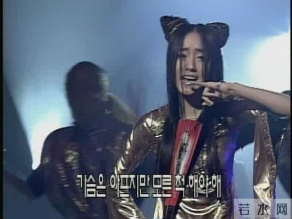 她曾爆红艳压李孝利 37岁从杀马特持续换脸美得惊人