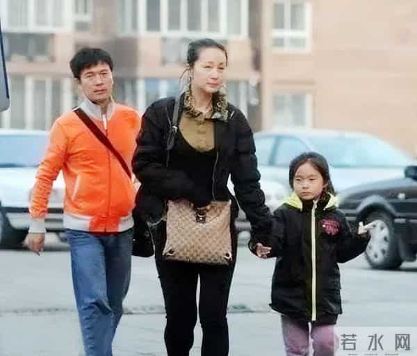 黄健翔离婚16年：他惹官司，再婚后又做父亲，前妻患癌至今单身
