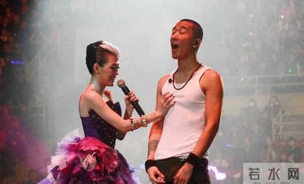 53岁男星炒币亏3.8亿,网友担忧其晚景凄凉,他本人完全不放心上