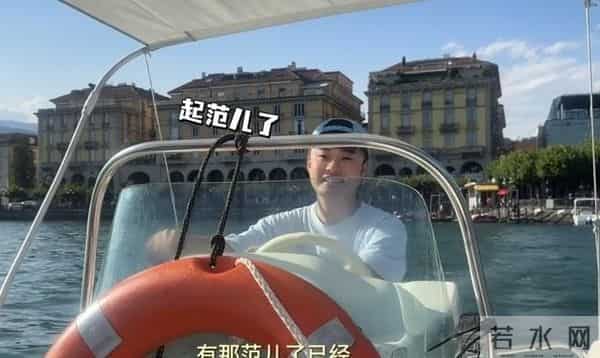 张子萱带娃国外旅游,陈赫开游船,两个女儿一模一样,都像爸爸