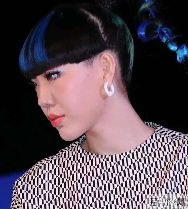 在《中国好声音》中爆红，红极一时的吴莫愁，如今怎么突然消失了