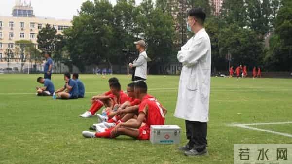 从雪域高原到杨浦滨江,新民晚报杯足球赛架起民族团结之桥