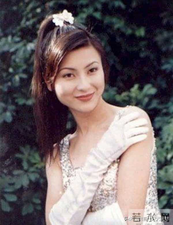 《我和春天有个约会》完美融合精明与单纯的金露露，因美好而幸福