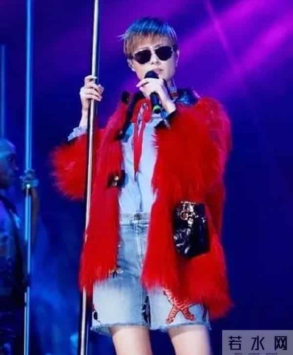 李宇春跳钢管舞禁欲撩人 富豪神秘男友首曝光