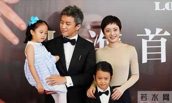 何润东：三次表白孙俪被拒，41岁娶柜姐为妻，恩爱多年无子也幸福