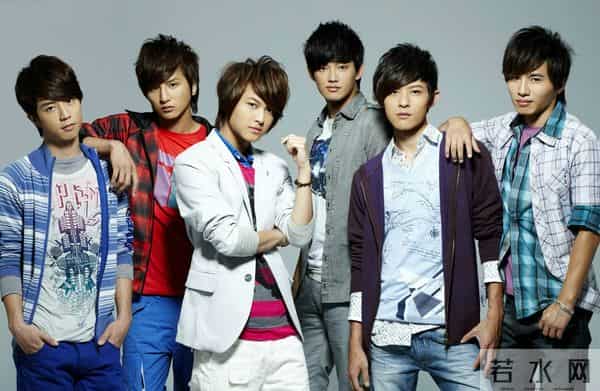 31岁邱胜翊晒近况，10年间为父还债上百万，出道14年仍买不起房