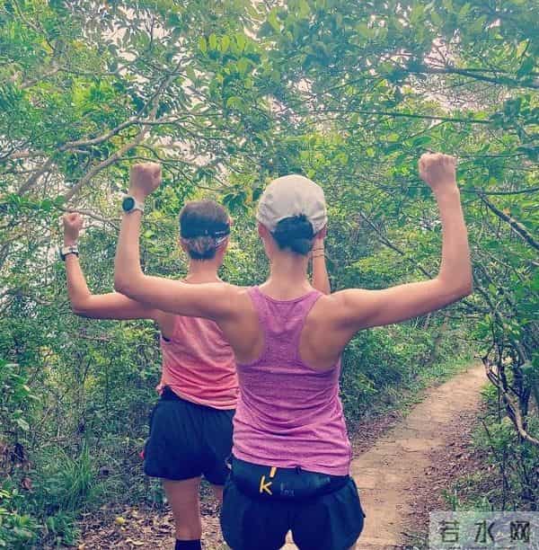 梁洛施现身山间跑步，一双大长腿十分抢镜！郭嘉文很难取代其地位