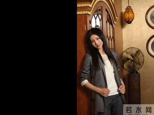 她嫁豪门2年后死了:一代“岩女郎”,被家暴,27岁痛苦离去