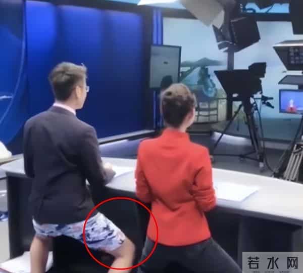 难怪电视里只有上半身,镜头下移后,是不能看的尴尬全景