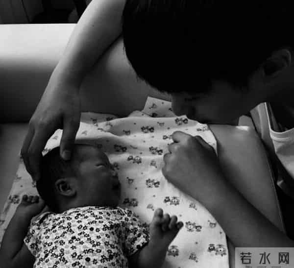 伊能静晒儿女合照 称作为母亲有爱的能力