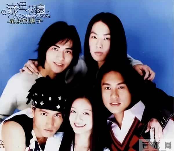 蓝正龙一家四口很温馨,周渝民夫妻合照超甜蜜,没娶大S都很幸福