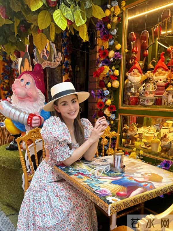 22岁嫁给大14岁的周杰伦,连生三胎的昆凌,没有你想的那么简单!