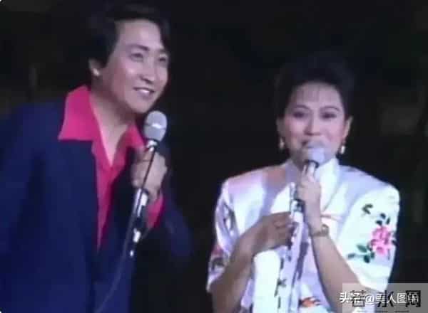 郭靖师傅~斑斑,主持过央视春晚,前夫惠天赐,姐姐森森