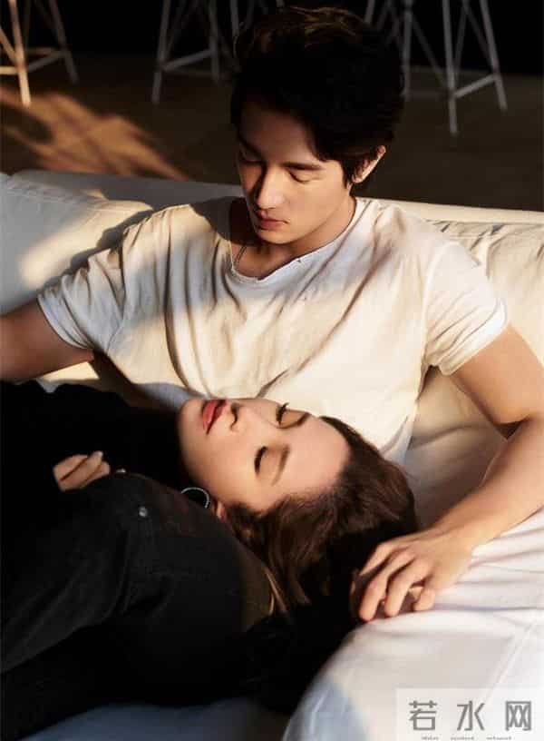 40岁萧亚轩与柯震东罕互动!女方高调送祝福,无惧小16岁男友吃醋