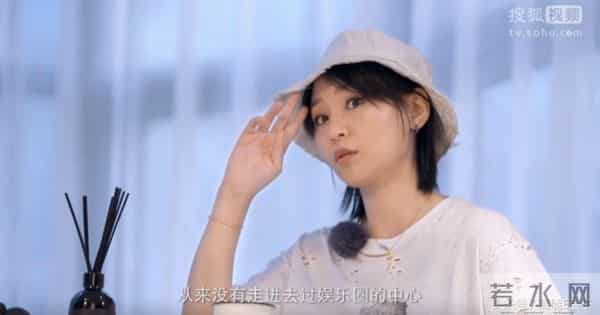 失去了顶极流量的加持,现在的周笔畅却比以前更开心了