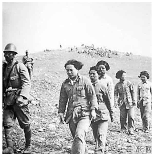 她26岁抱着1岁的女儿走上刑场,22年后,女儿成为了国之栋梁