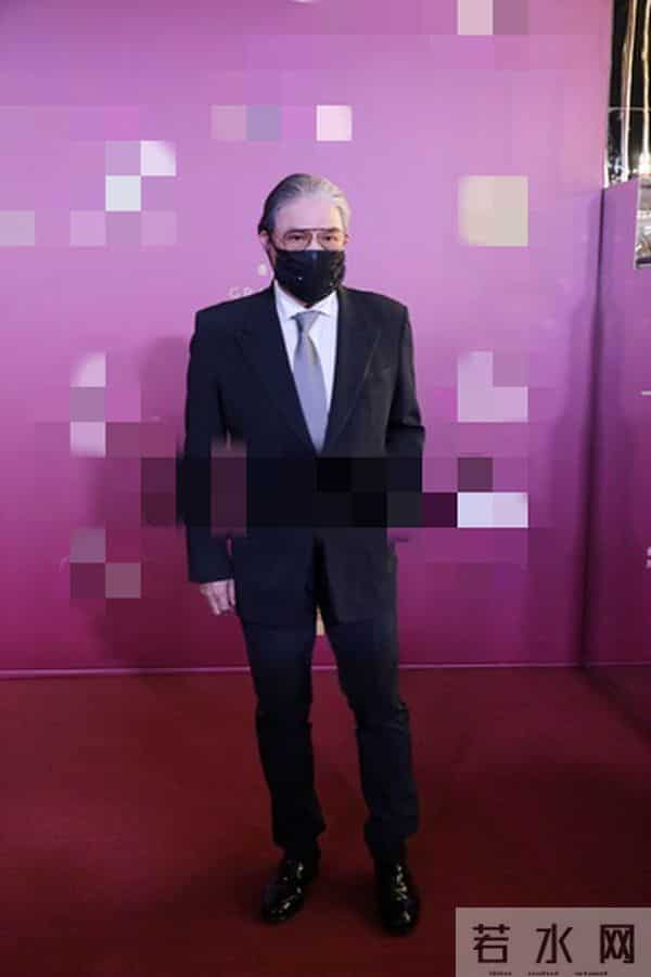 香港一慈善晚宴众星云集！何超琼与同性密友同台，叶童夫妇罕合体