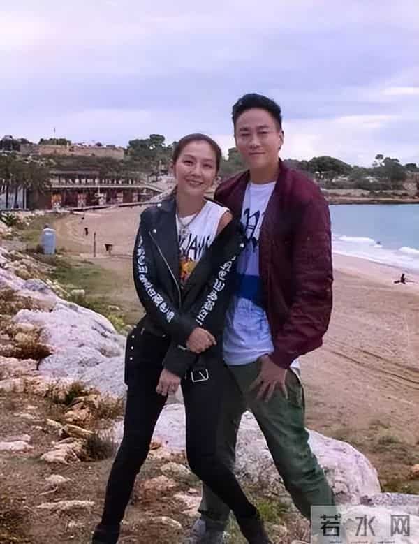 何润东：三次表白孙俪被拒，41岁娶柜姐为妻，恩爱多年无子也幸福