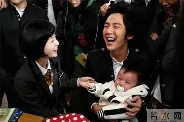 黄轩恋情曝光！女友竟和宋仲基张根硕苏志燮都有关系？