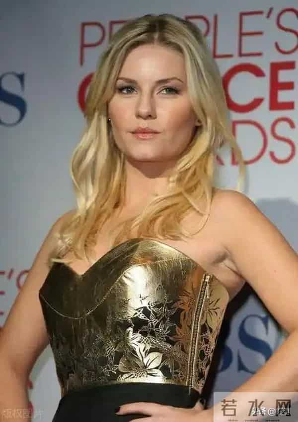 伊丽莎·库斯伯特,邻家女孩的银幕人生：伊丽莎·库斯伯特的蜕变之旅