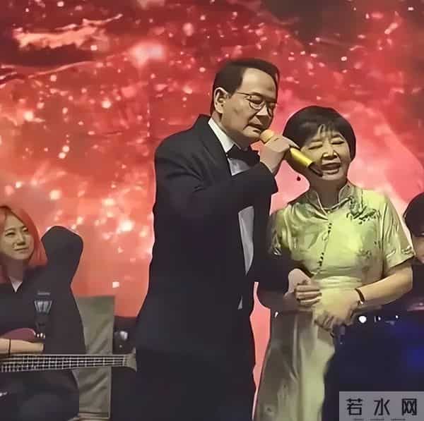 林心如父母办金婚酒宴，林心如粘爸爸，父女似同龄人，霍建华也在