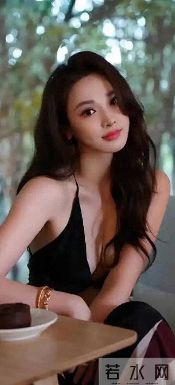 彭小苒——玲珑身材，性感女神