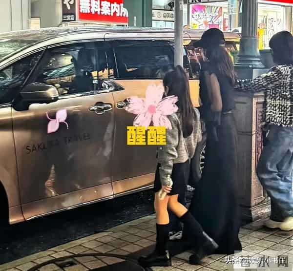 有网友在日本偶遇章子怡，她带着儿子和女儿旅行！