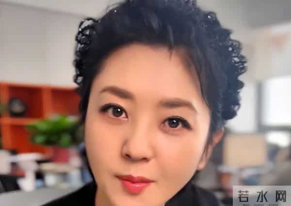 央视著名主持人与大8岁领导闪婚,婚后分居多年,她过得幸福吗?