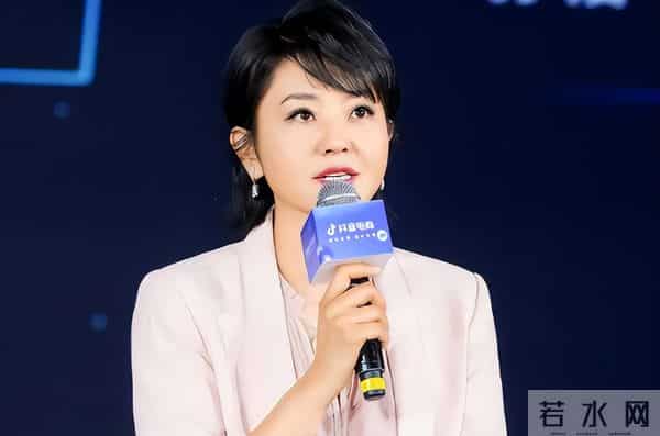 央视著名主持人与大8岁领导闪婚,婚后分居多年,她过得幸福吗?