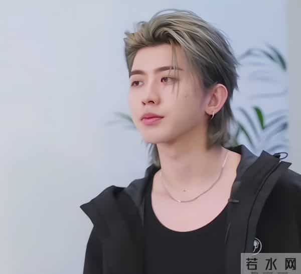 蔡徐坤被曝大瓜,直播间状态尴尬,粉丝直呼心疼!