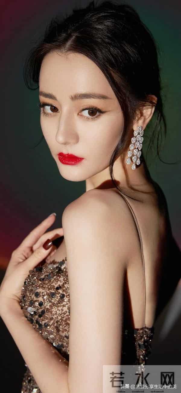 迪丽热巴｜透视吊带