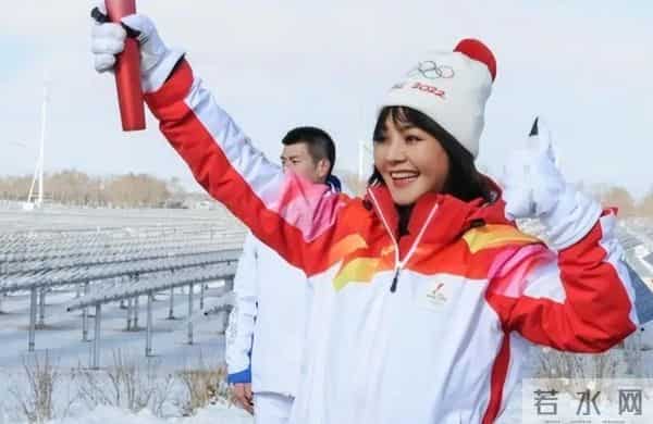 央视著名主持人与大8岁领导闪婚,婚后分居多年,她过得幸福吗?