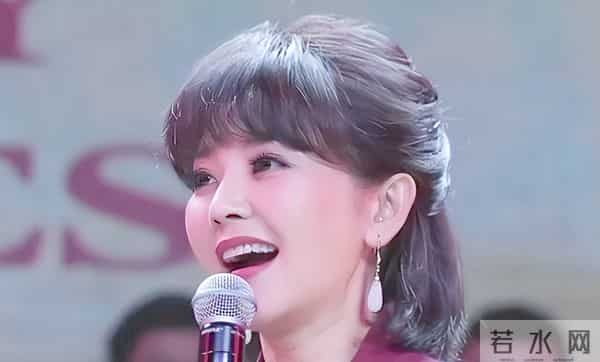 央视著名主持人与大8岁领导闪婚,婚后分居多年,她过得幸福吗?