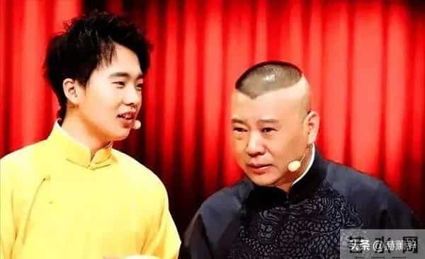 郭德纲带妻儿澳洲度假，郭汾阳扎耳洞面相凶狠，身材比爸妈还胖