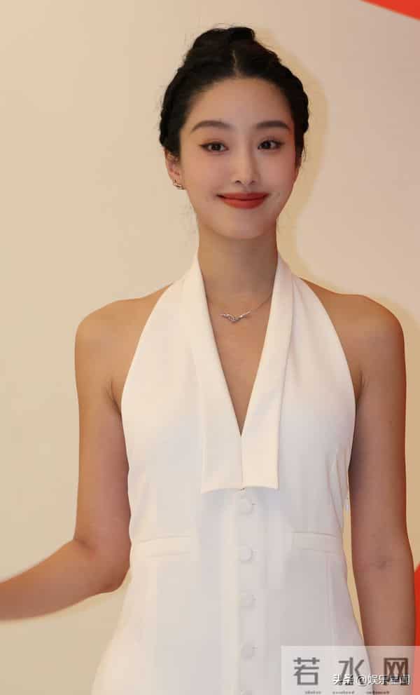 杨采钰 设计大奖红毯生图，产后状态恢复得太好了！