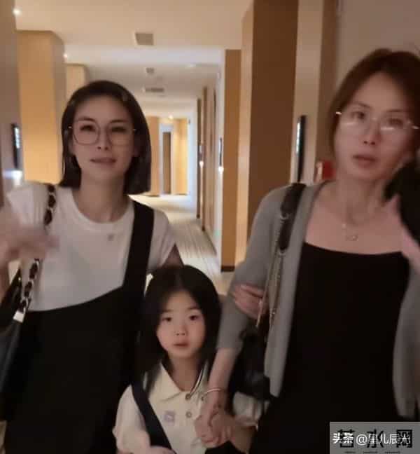 瑾汐正面回应5万元生活费 希望粉丝不要再骂亲生爸妈 她可能单干了