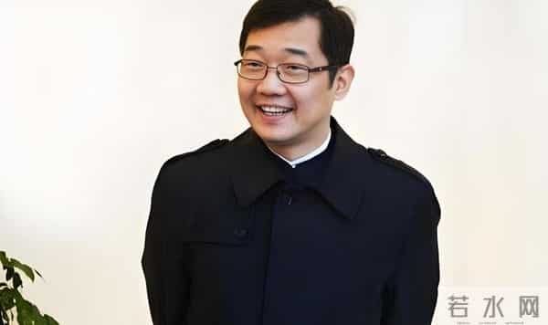 16年前，他把黄家驹念成黄家“狗”，自以为幽默，却意外断送前程