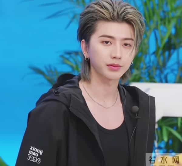 蔡徐坤被曝大瓜,直播间状态尴尬,粉丝直呼心疼!